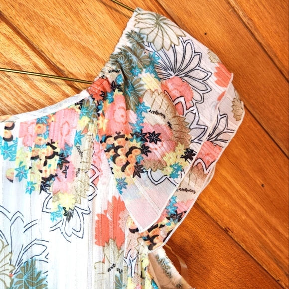 Roz & Ali small pleated flutter sleeve floral blouse - Picture 9 of 11